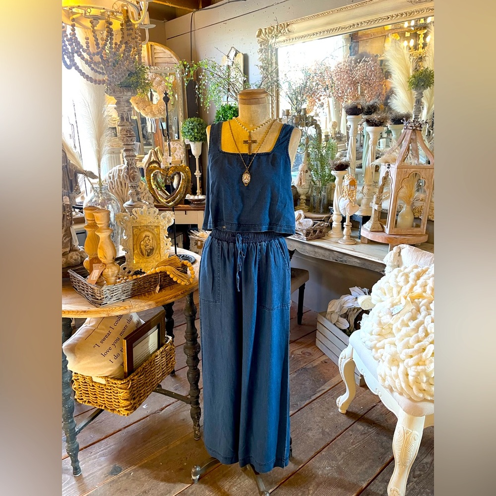 Denim cropped Top & Pants Set En Creme- Crop NWT